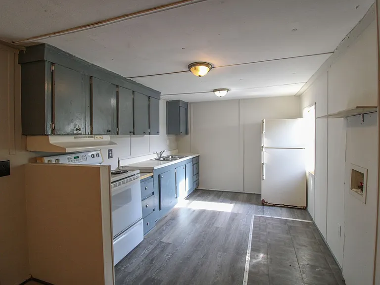 14 Simpson Rd — Photo 11