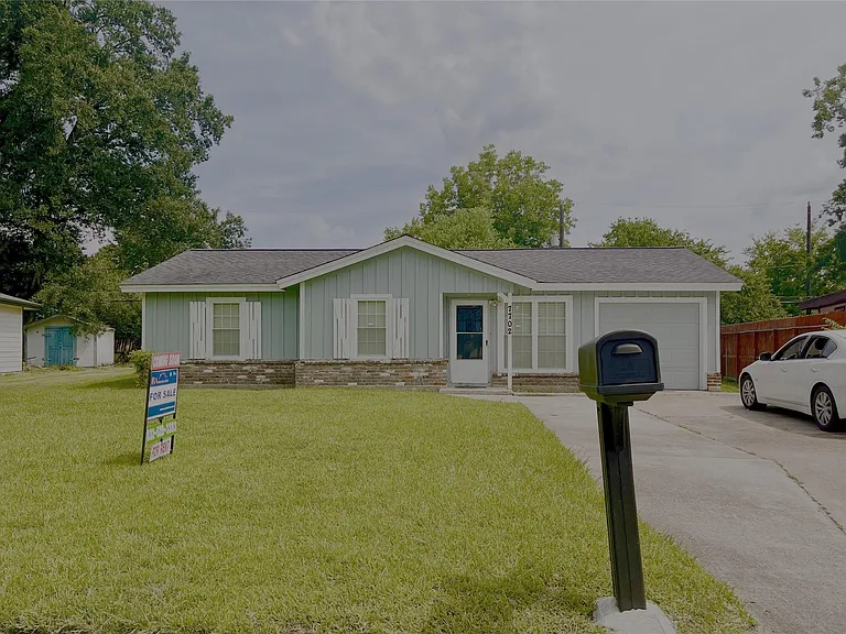 7702 Claiborne St — Photo 1