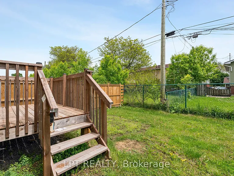 217 Louise St — Photo 31