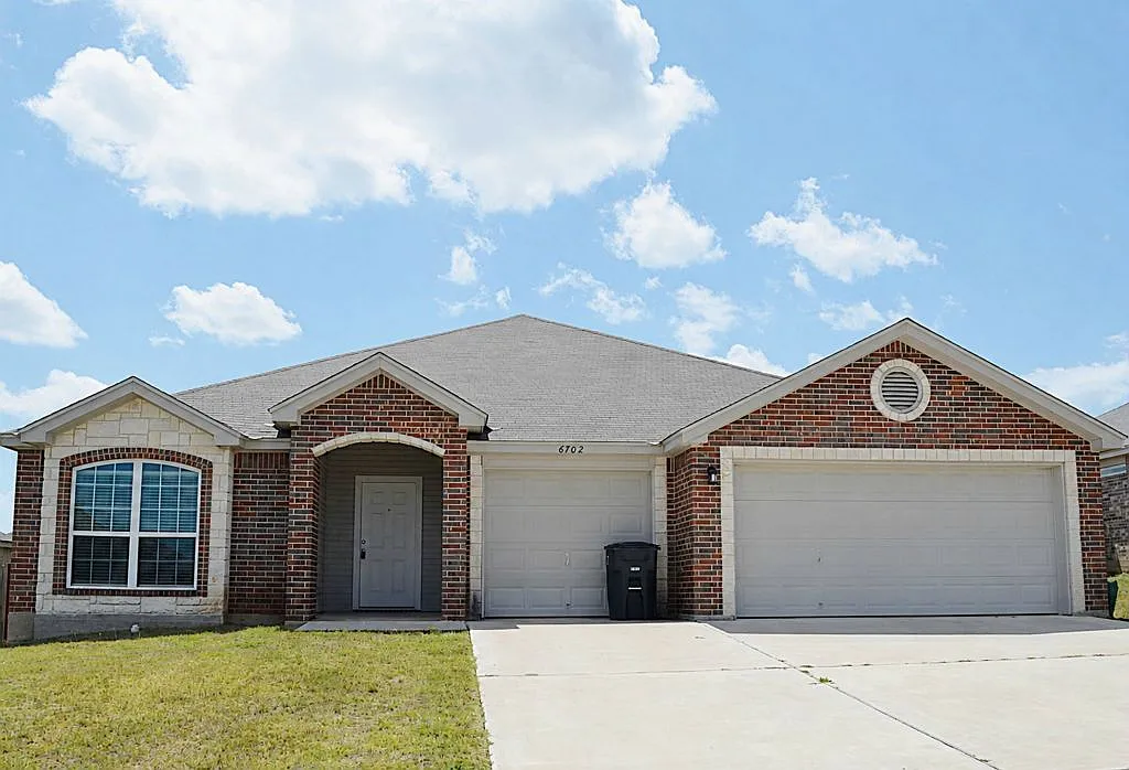 4 bed, 1931 sqft, $1,975 — Photo 1