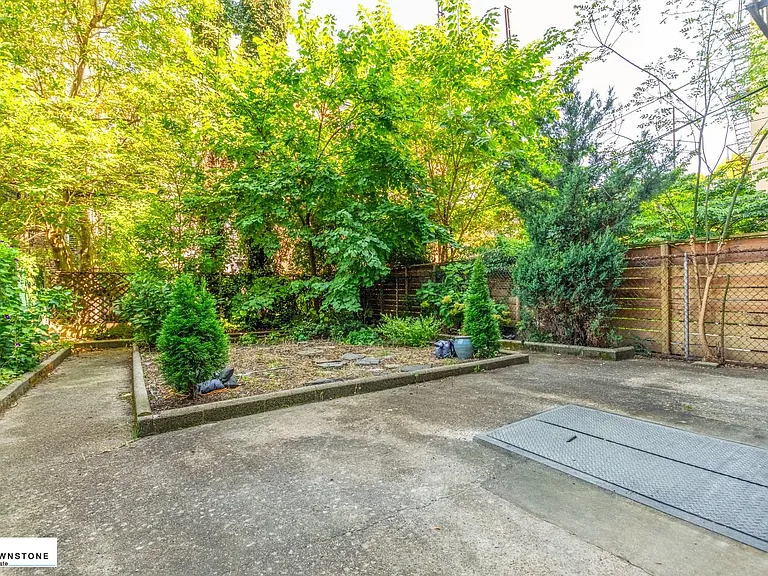 81 1st Pl #GARDEN — Photo 3