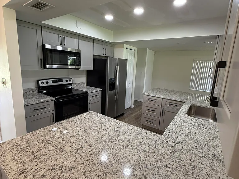 2180 Vista Ter — Photo 11