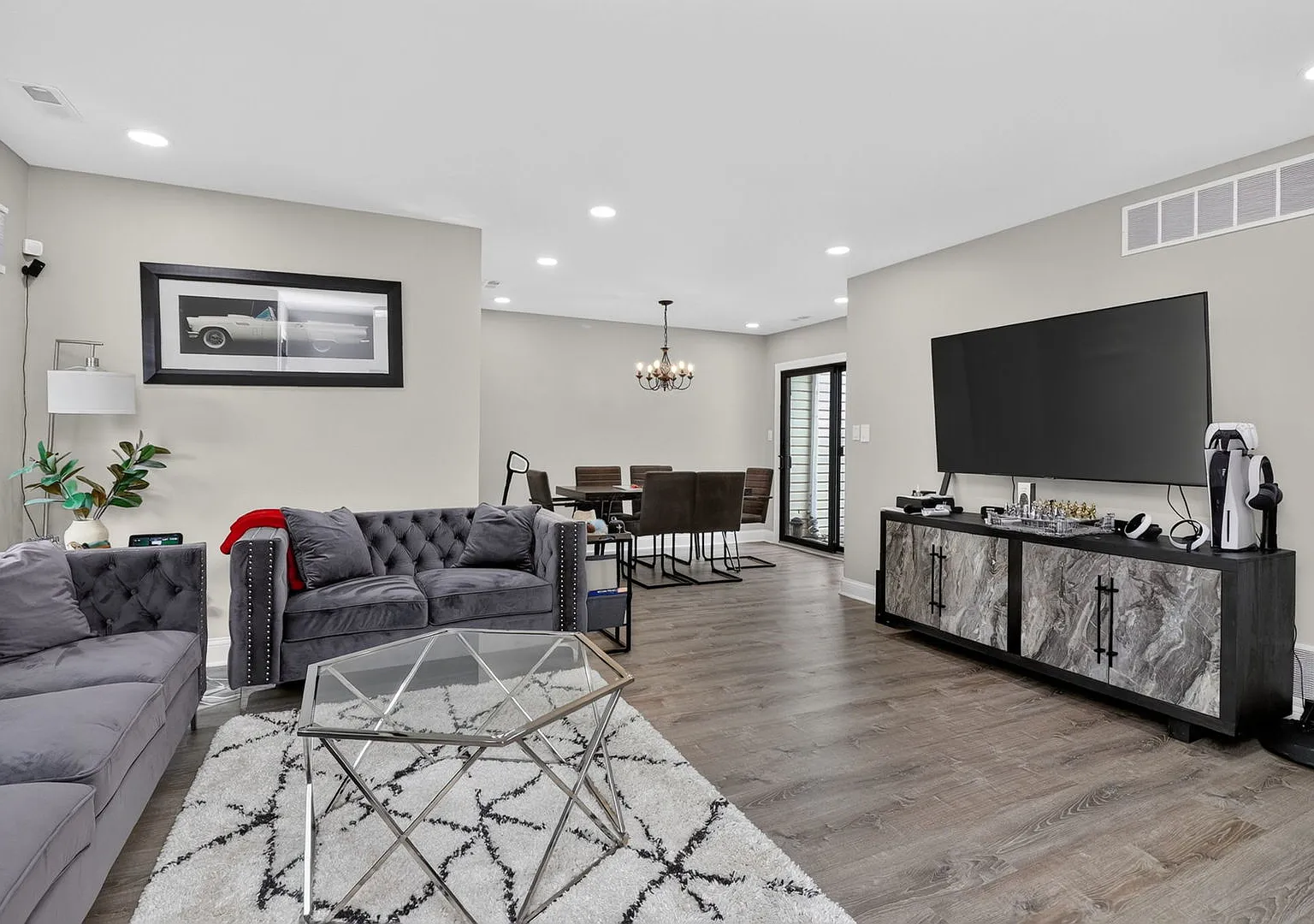 3 bed, 1226 sqft, $3,200 — Photo 3