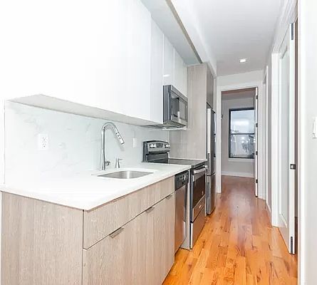 2nd image of 1671 Lincoln Pl #2E