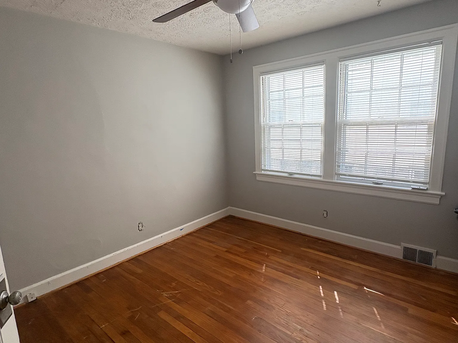 2 bed, 900 sqft, $1,100 — Photo 2