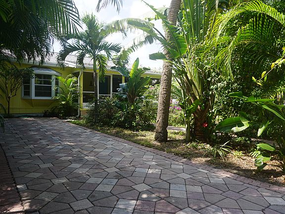 3rd image of 1125 S Palmway