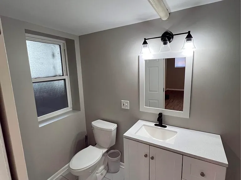 1724 W 66th St #B — Photo 11