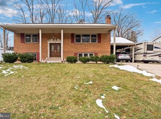 8702 Gateshead Rd, Alexandria, VA 22309
