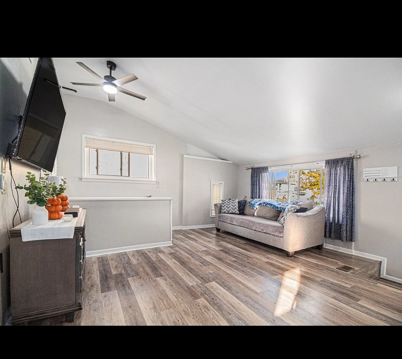 2 bed, 1282 sqft, $1,600 — Photo 3