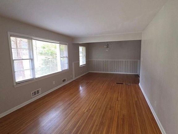 5th image of 136 Hillsdale Dr SE