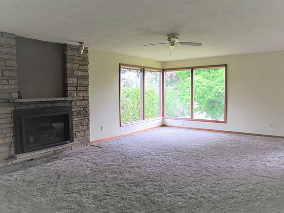 2nd image of 106 S Lawrence Cir