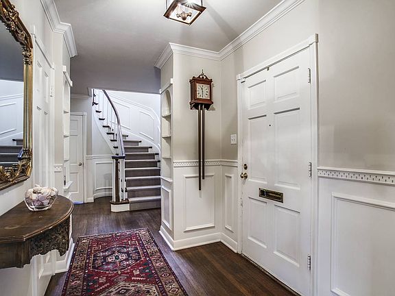 2nd image of 404 Canterbury Hill St