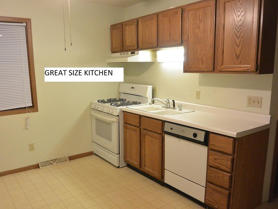 Great Size kitchen. Dish washer and garbage disposal. 