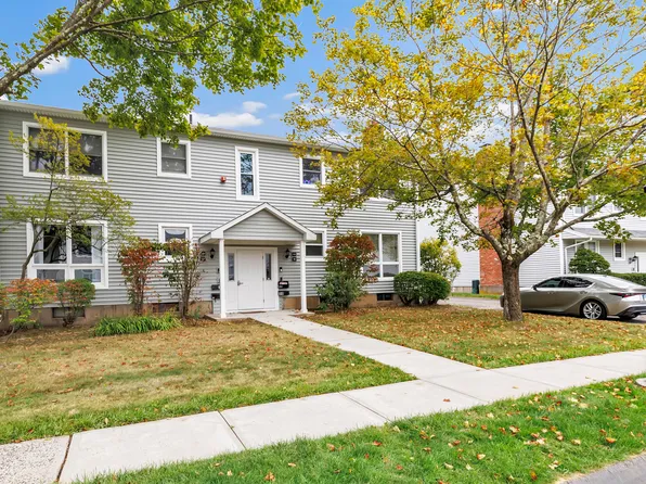 97 Carriage Path South #97, Milford, CT 06460