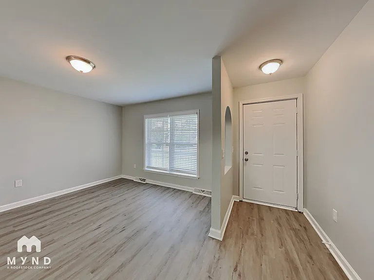215 Clear Water Dr — Photo 5