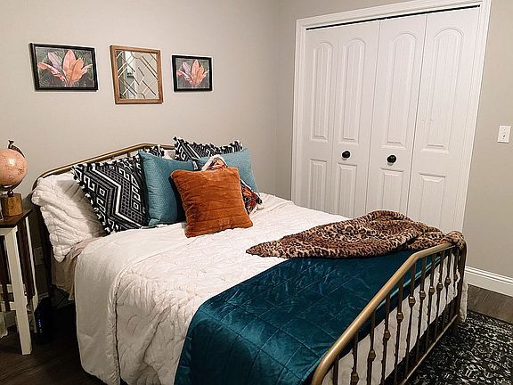 3rd image of 841 Sunny Valley Ln