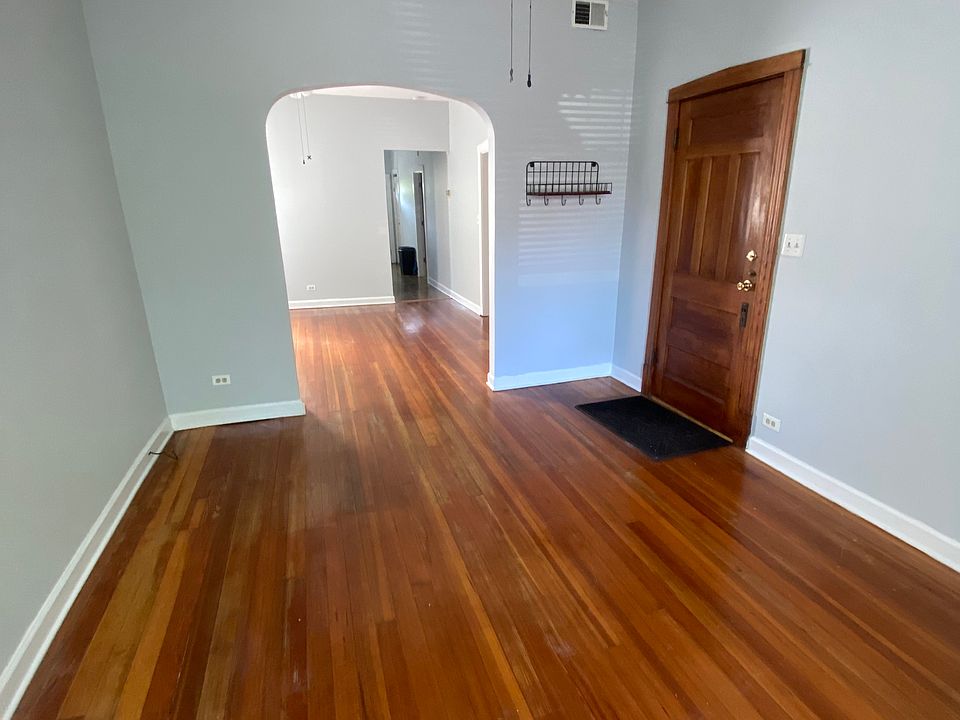 1st image of 2326 N Sacramento Ave #1