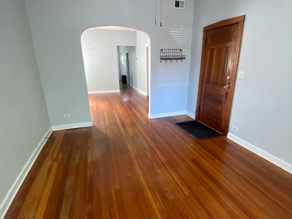 2326 N Sacramento Ave #1