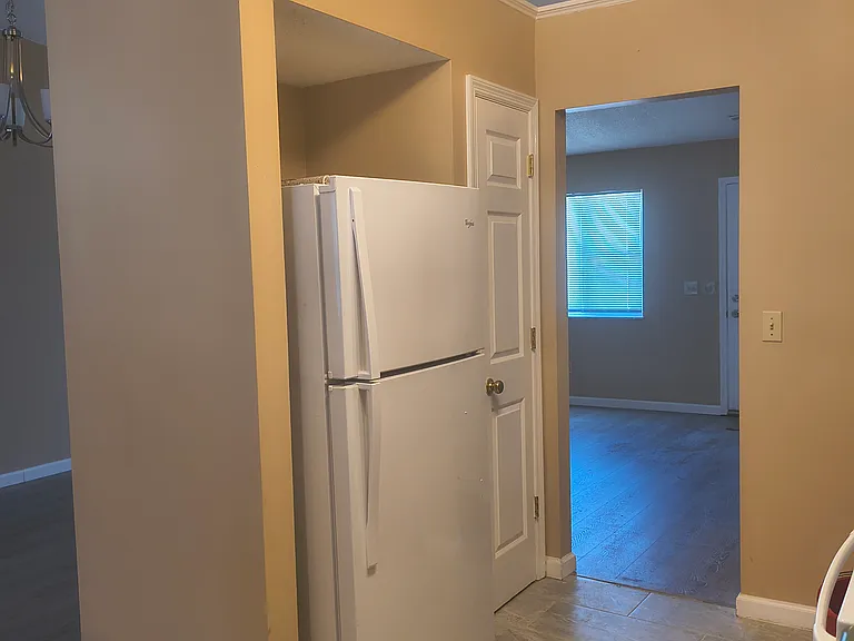 1655 E Crescentville Rd — Photo 6