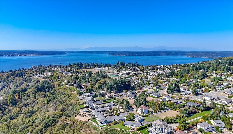 5th image of 4516 Browns Point Boulevard NE