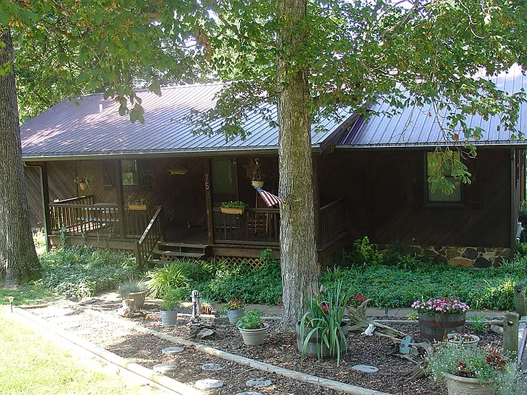 75 Forest Glen Dr — Photo 3