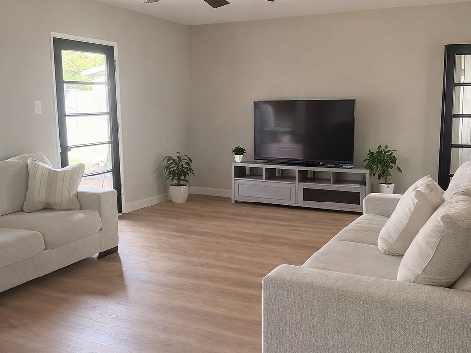 1st image of 656 W Carla Vista Dr