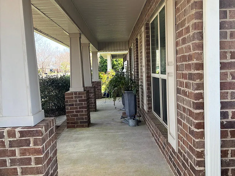 414 Ellington Ave — Photo 12