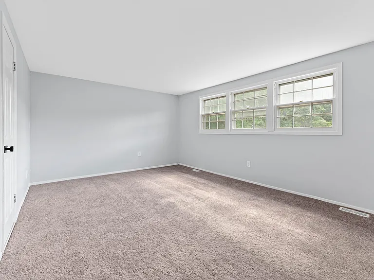 35 Rockland Dr — Photo 17