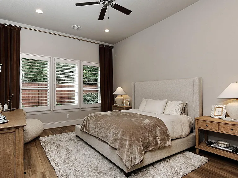 114 Crescent City Dr — Photo 13