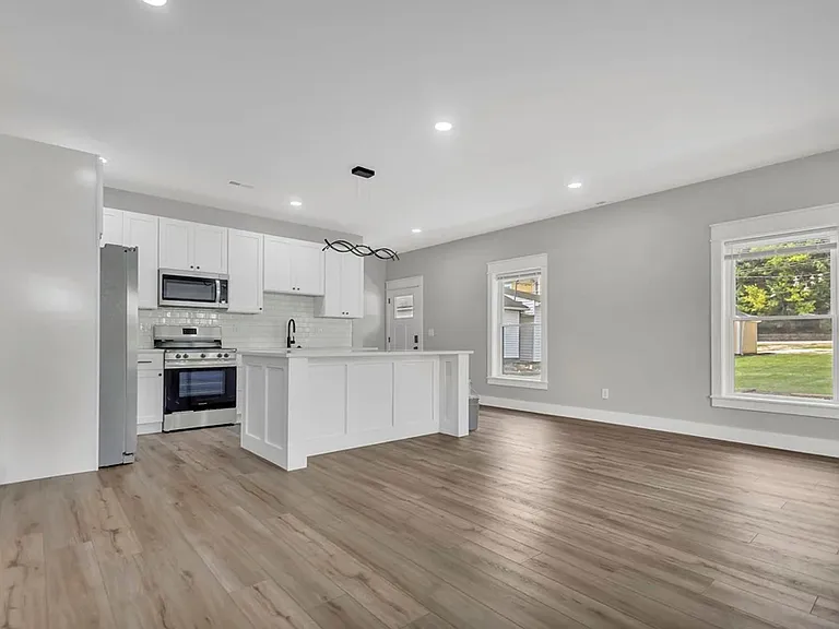 307 W Kenwood Dr — Photo 29