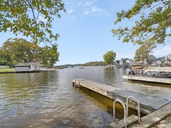 13 Benedict Dr, Jefferson Twp., NJ 07849