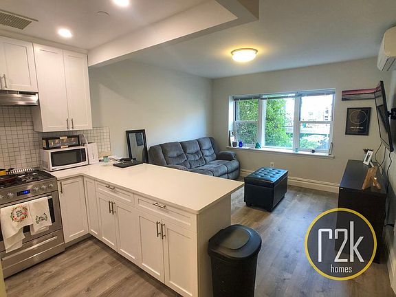 5th image of 2311 31st Ave #4D