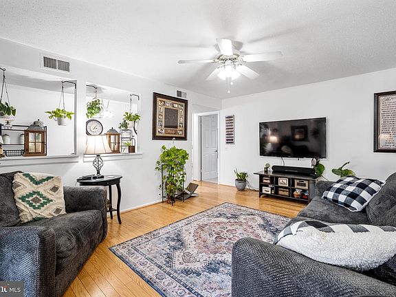 5th image of 107 Fort Evans Rd NE #B