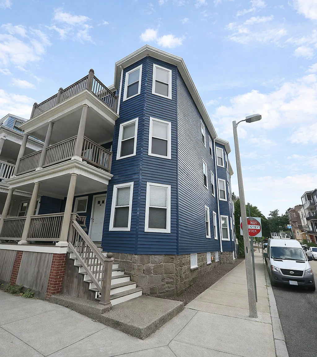 4 bed, 1350 sqft, $3,700 — Photo 2