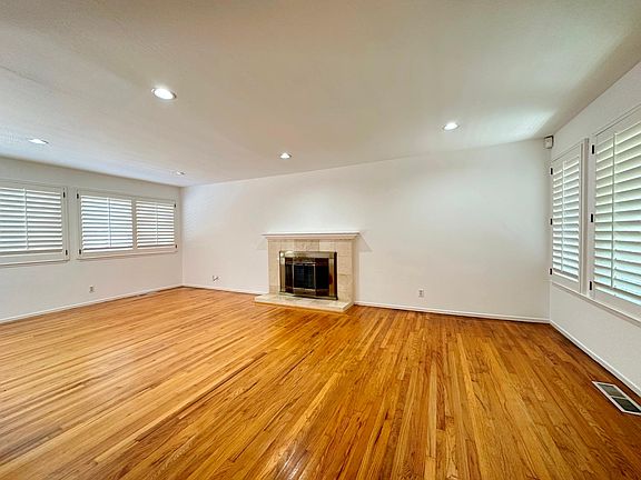 3rd image of 3054 Alameda De Las Pulgas