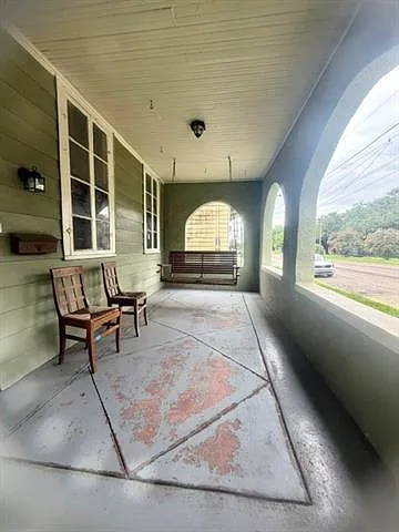 3 bed, 1.0 bath, 1400 sqft, $1,585 — Photo 2