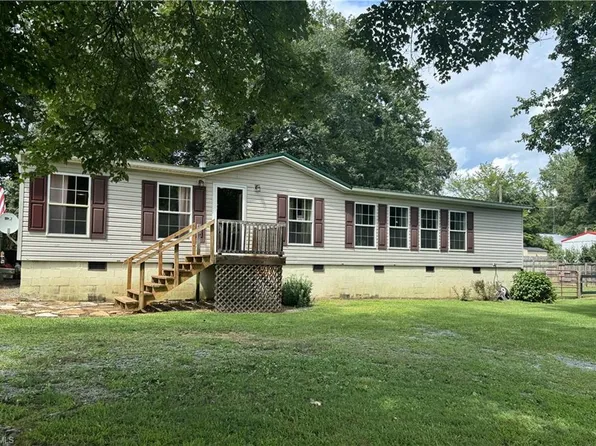 165 4th Ave, New London, NC 28127