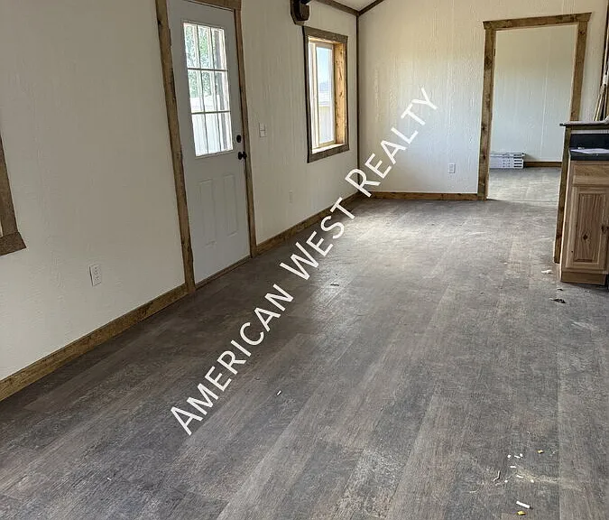 900 Railway St — Photo 4