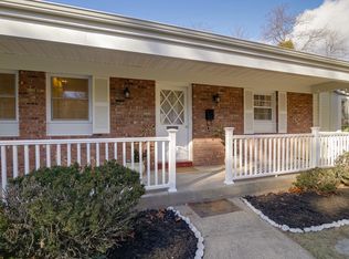 47 Wychwood Rd, Livingston, NJ 07039