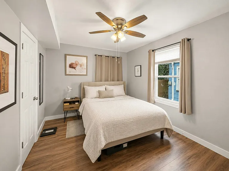 609 Sealy St #2 — Photo 4