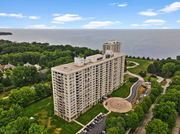1 Bratenahl Pl APT 505, Bratenahl, OH 44108