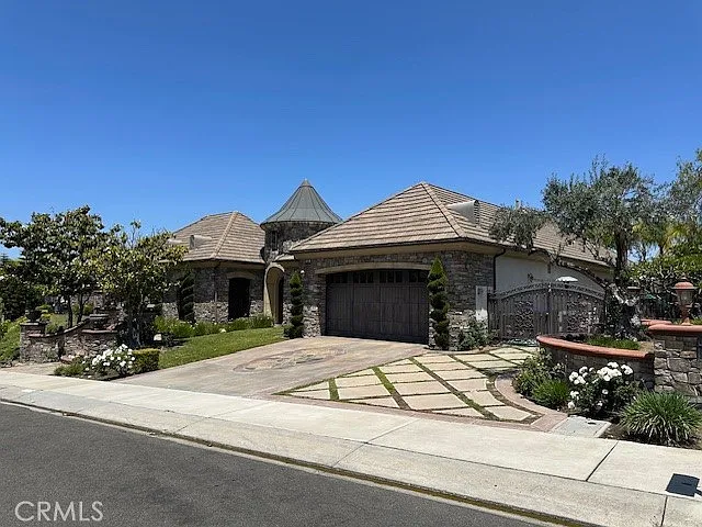 4 bed, 4.5 bath, 4500 sqft, $12,000 — Photo 2