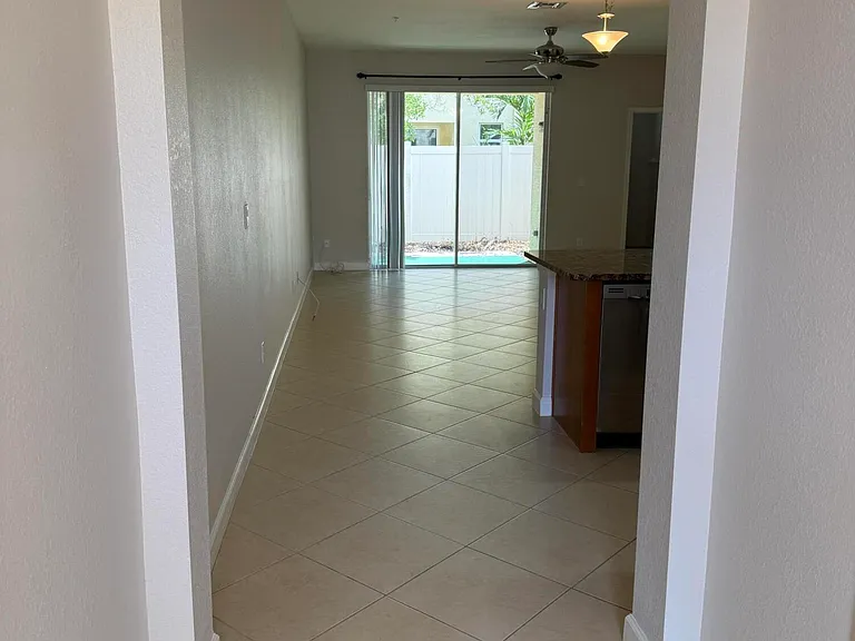 9519 SW Merlin Ct — Photo 4