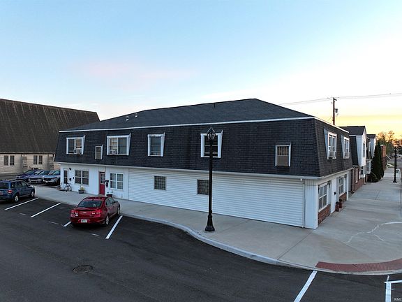 3rd image of 101 W Main St