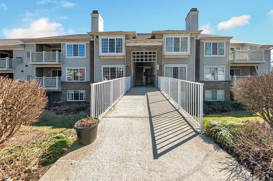 1st image of 9850 Regatta Dr #33101