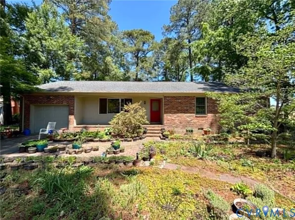 106 Windmere Dr, Colonial Heights, VA 23834