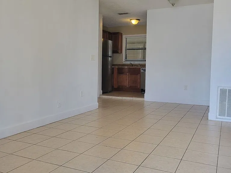 1800 3rd Ct SE — Photo 1