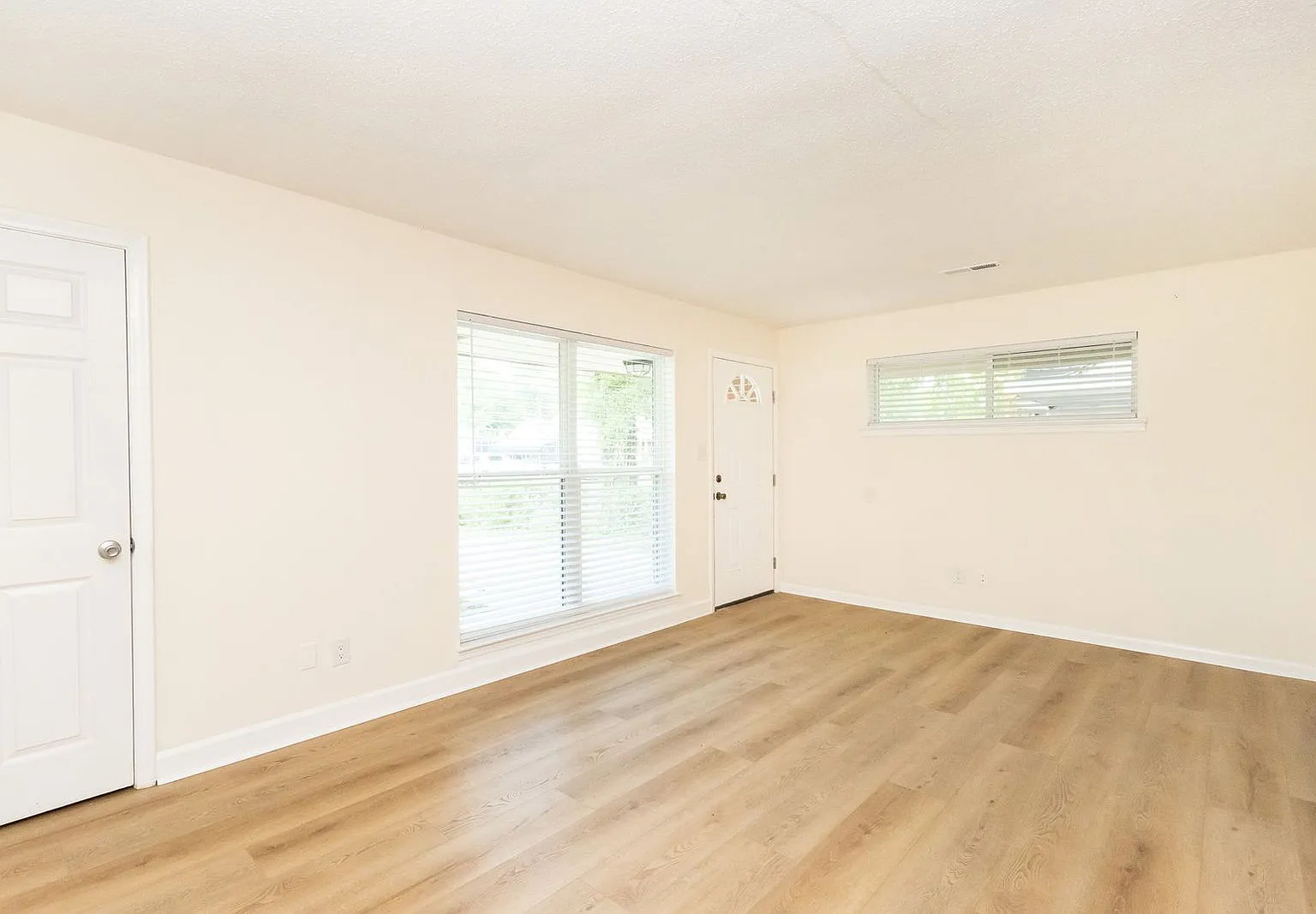 2 bed, 1.0 bath, 968 sqft, $1,295 — Photo 4