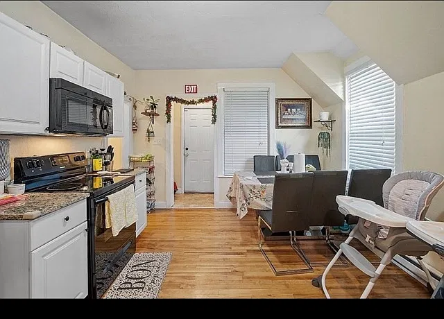 3 bed, $2,100 — Photo 3