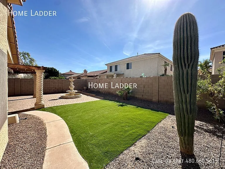 445 E Cantebria Dr — Photo 22